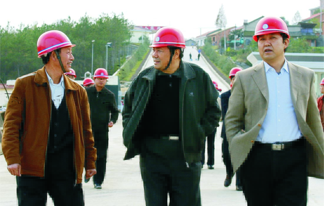 In Nov 2005, the vice governor of Hubei province Mr.Ren Shimao visited Dongsheng group.
